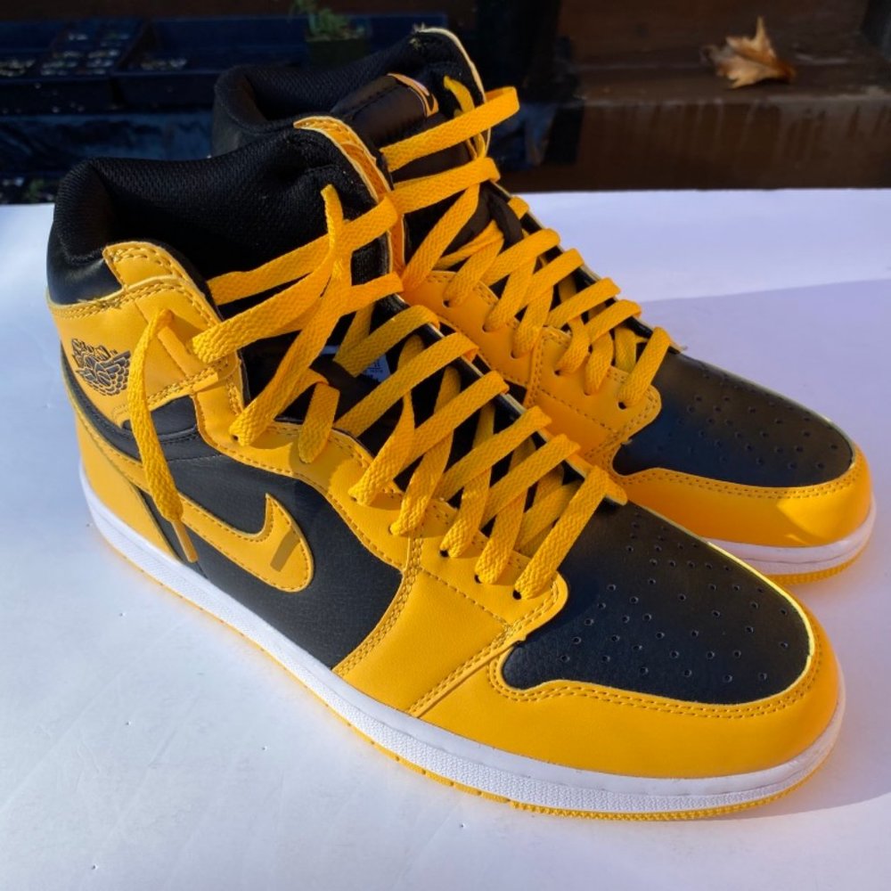 'Nike Air Jordan 1' - Black/Yellow